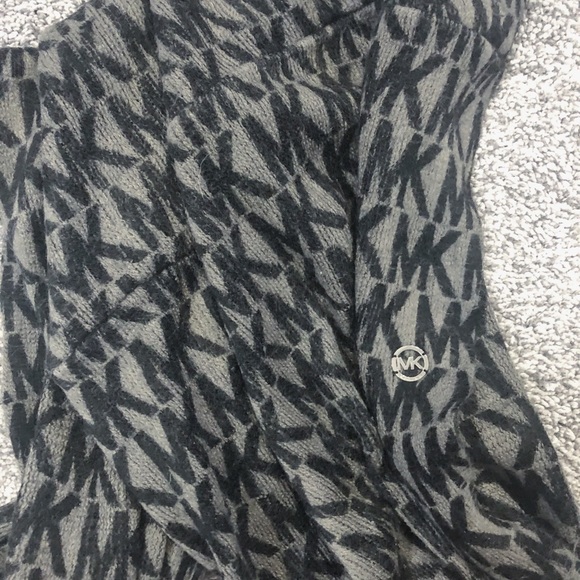 Michael Kors repeat logo infinity scarf - Picture 3 of 4